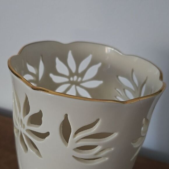 Lenox | Gold Accent Poinsettia Vase - Picture 3 of 6
